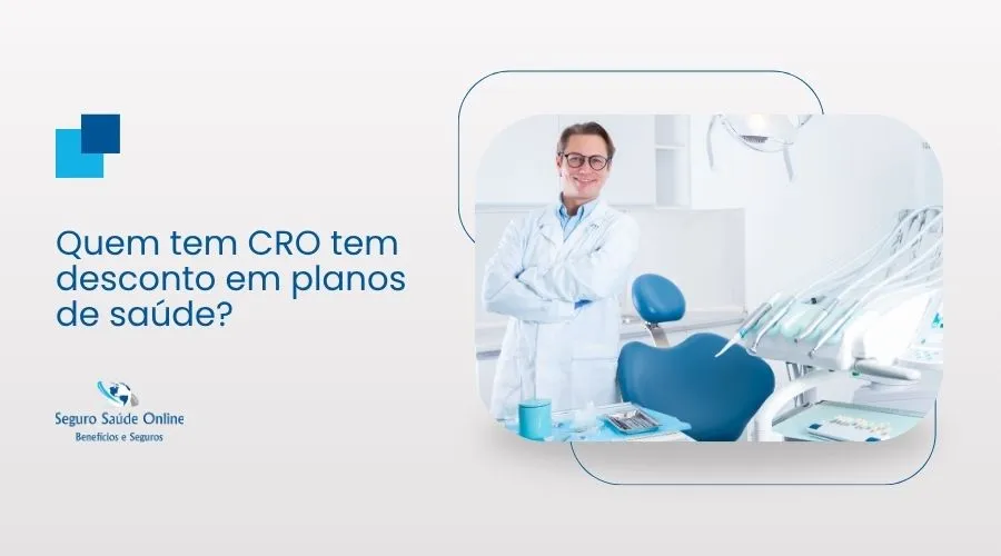Dentista analisando opções de planos de saúde com desconto pelo CRO