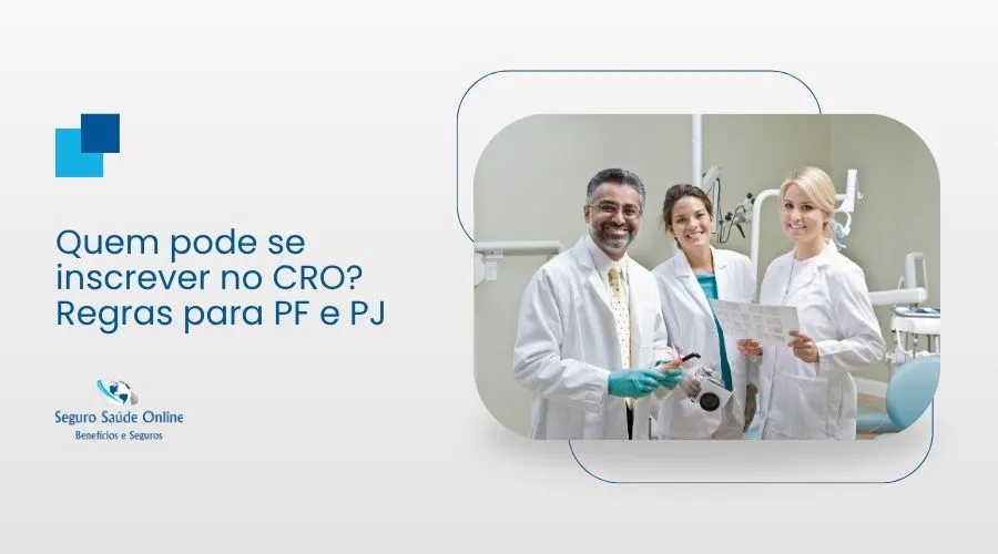 Dentista organizando documentação e certificações para realizar a inscrição no Conselho Regional de Odontologia.
