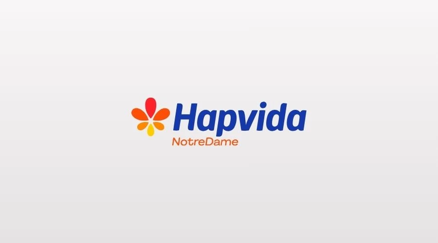 Cirurgião-dentista analisando opções de redução de custos com o plano de saúde HapVida NotreDame
